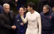 Mourinho 3 lần hờ hững, Son Heung-min tội nghiệp mặt mếu mắt tròn xoe 