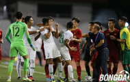 Văn Hậu 'cục súc', kẹp cổ khiến cầu thủ U22 Indonesia sợ xanh mặt