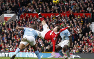 10 hình ảnh 'bùng nổ' derby Manchester: Tượng đài Rooney; 'Why Always Me?'