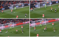 'Nghệ sỹ trẻ' tấu hài trong vòng cấm, suýt báo hại Man Utd