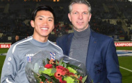Đoàn Văn Hậu tươi rói khi được vinh danh, vẫn chưa có trận ra mắt Heerenveen