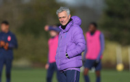 Spurs tập luyện, Mourinho có hành động hiếm thấy với các học trò