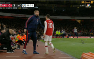 '1 khoảnh khắc tương tự hành vi của Granit Xhaka'