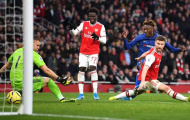 Saka '3 lần hụt hơi', Willian dễ dàng giúp Abraham kết liễu Arsenal