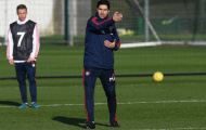 Hướng dẫn học trò, Mikel Arteta tái hiện lại hình ảnh đỉnh cao ngày nào