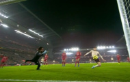 Andreas Pereira gây sốc! 2 mét + khung thành trống = bỏ lỡ