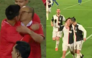 Ronaldo gặp 'tai nạn' đỏ mặt với Dybala, giống thầy Park và Văn Quyết