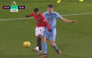 Man Utd đang thua, Lingard vẫn cố diễn trò trên sân