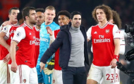 Fan Arsenal thể hiện tình cảm với các cầu thủ trước trận gặp Bournemouth