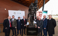 Liverpool khánh thành bức tượng vinh danh huyền thoại Bob Paisley