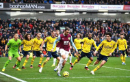 Dàn sao Arsenal làm nền, biến sao Burnley thành... 'Messi và Maradona'