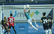 Đặng Văn Lâm chơi xuất sắc, Muangthong vẫn lỗi hẹn với ngôi vô địch