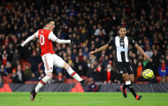 Arsenal thi triển tiki-taka khó tin ở bàn thắng của Ozil