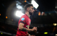 Đá 2 trận, Fernandes đã cân bằng thành tích của Ozil