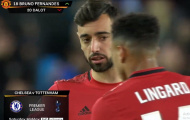 Vừa vào sân, Bruno Fernandes đã tiến đến Lingard làm ngay 1 chuyện