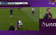 '1 pha va chạm kinh hoàng. Azpilicueta có thể bị gãy chân'