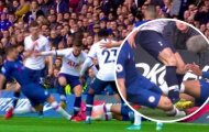 SỐC! Sao Tottenham phạm lỗi ghê rợn, VAR nhận sai sau... 30 phút