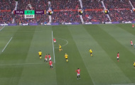 Vừa vào trận, Maguire và Matic đã... tấu hài
