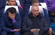 'Kẻ nổi loạn' cãi tay đôi với đồng đội trên sân, Mourinho bất lực ngao ngán