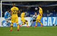 Khiến Ter Stegen chôn chân, sao Napoli sánh vai cùng Hamsik và Maradona