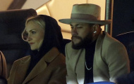 Hưởng án treo giò, Neymar tranh thủ xuất hiện bên cạnh 'người tình lớn tuổi'