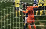 Sao trẻ Man Utd có thể bị cấm thi đấu vì... cắn người