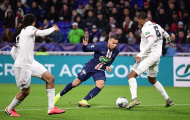 Mbappe solo từ giữa sân ghi hattrick, PSG hủy diệt Lyon 'bàn tay nhỏ'