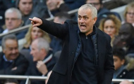 Uất ức sau trận thua, fan Tottenham đem Mourinho ra làm bia xả giận