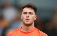 Cắn đối phương, thủ môn cho mượn của Man Utd bị cấm thi đấu 6 trận