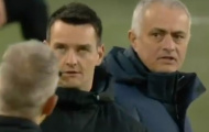 Mourinho quá cáu kỉnh, trọng tài chán nản quay lưng làm 1 điều