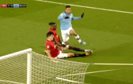 20 hình ảnh thú vị trận derby Manchester: 'Đam mê' United là bất diệt!