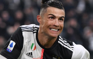Phải thi đấu không khán giả, Ronaldo hành động khó tin gây choáng