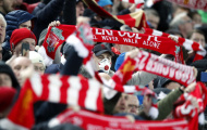 COVID-19 hoành hành, fan Liverpool: 'Nó sẽ lấy đi chiếc cúp của chúng tôi!'