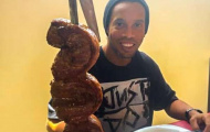 Người hâm mộ ghen tị với sinh nhật trong tù của Ronaldinho