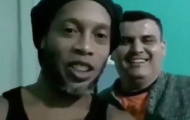 Ronaldinho lộ diện mạo gây bất ngờ ở trong tù
