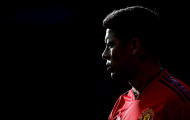 CHOÁNG! 'Kẻ dư thừa' Man Utd hút thuốc phì phèo, tụ tập đánh bài giữa mùa dịch