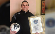 Chuyện lạ về cầu thủ sút mạnh hơn Roberto Carlos và Ronaldo