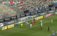 Khung thành mở toang, sao Bundesliga bỏ lỡ tình huống kinh điển
