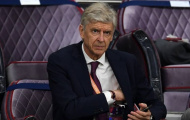 'Wenger rất thông minh. Ông ta đi khỏi đó, trốn tránh và chỉ xem thôi'