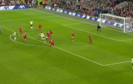 10 tình huống ngớ ngẩn nhất Premier League 2019/20: Người MU 'tấu hài' tại Anfield