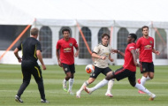 SỐC! Man United hủy bỏ đá giao hữu khi HLV Michael O’Neill dương tính COVID-19