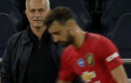 Vừa làm 1 điều với Bruno Fernandes, Mourinho lập tức mỉm cười