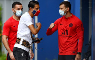 Lộ diện với khẩu trang cực ngầu, dàn sao PSG trở lại sân tập
