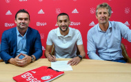 Van der Sar chia tay thân tình trước ngày Ziyech cập bến Chelsea