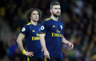 'Arsenal có 2 gã hậu vệ vô dụng'
