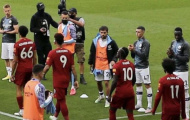 CHOÁNG! Sao Man City làm điều không thể tin nổi khi xếp hàng đón Liverpool