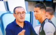 Ronaldo lắc đầu khi được Sarri ra chỉ đạo
