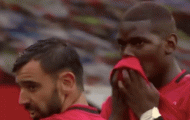 Bruno Fernandes sút phạt, Pogba nhắc 1 lời