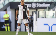 Khi Cristiano Ronaldo hạ mình để bật cao hơn