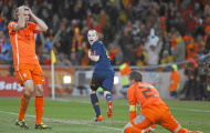 Iniesta và cú dứt điểm 'kết liễu' giấc mơ của người Hà Lan